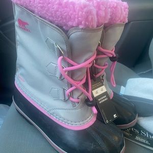 New yoot pac nylon boots